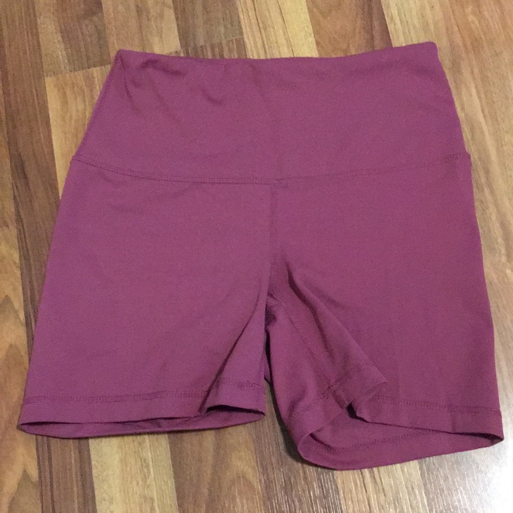 Yoga shorts with pocket